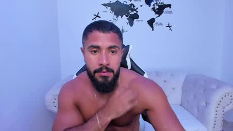 santiago_huntt online show from September 2025 06:41:02 PM