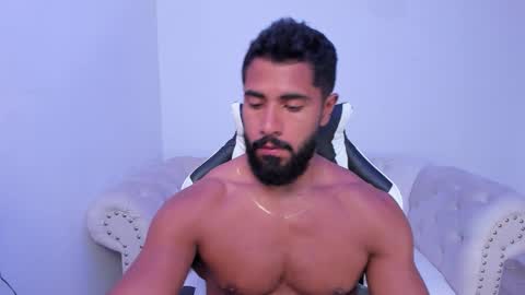 santiago_huntt online show from November 2025 02:28:01 PM