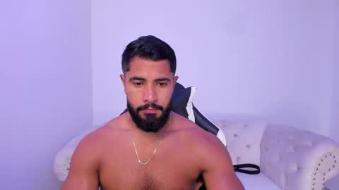 santiago_huntt online show from December 2025 12:36:02 PM