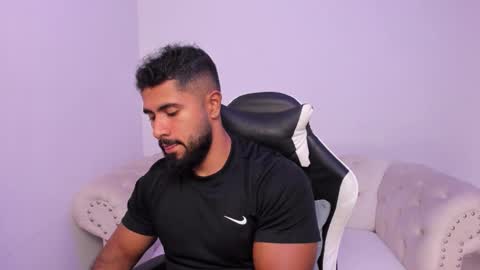 santiago_huntt online show from February 2026 08:18:02 PM