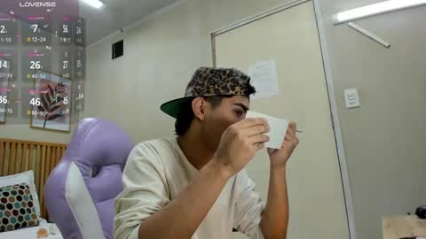 Snapshot of santiago_johnson_ chatting on September 2025 01:23:01 PM santiago_johnson_ online show from September 2025 01:23:01 PM