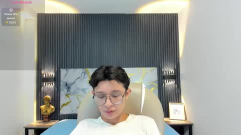 santiago_russo18 online show from October 2025 12:01:02 PM