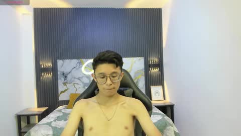 santiago_russo18 online show from February 2026 08:43:01 PM