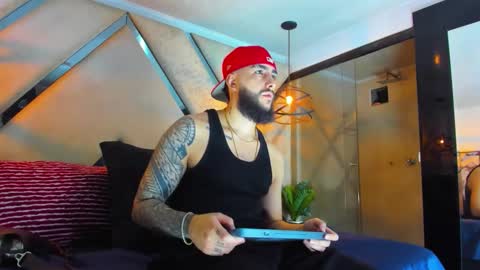 Snapshot of santiagohincapiie chatting on February 2026 04:44:01 AM Santiago Hincapiie online show from February 2026 04:44:01 AM