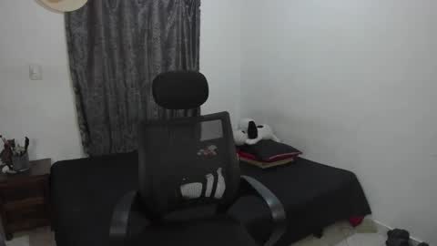 Julius Novachrono  online show from April 2026 12:44:02 AM