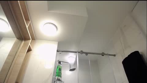 Santii online show from November 2025 10:47:02 AM