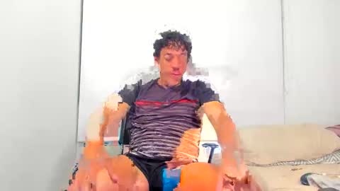 Snapshot of santitoerick_ chatting on May 2026 02:42:02 AM Erick Santos online show from May 2026 02:42:02 AM