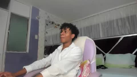 Snapshot of santy_bigcock_01 chatting on March 2026 02:37:01 AM santy online show from March 2026 02:37:01 AM