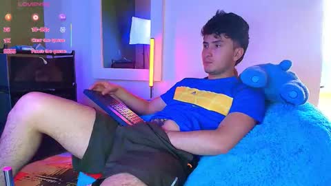 Santyago online show from November 2025 07:03:03 PM