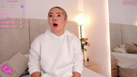 Saori  online show from November 2025 11:53:02 AM