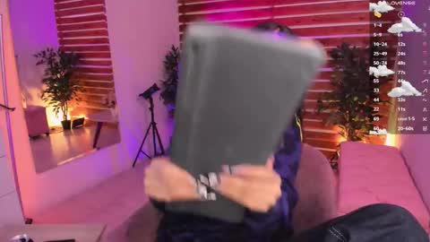 Valerin online show from November 2025 01:37:01 AM