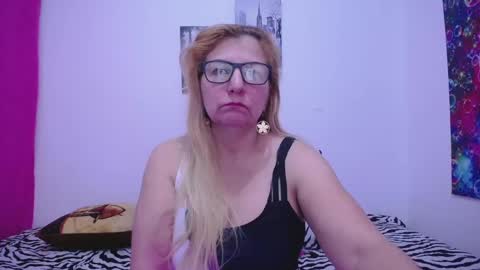 Snapshot of sara211 chatting on December 2024 01:28:02 PM sara online show from December 2024 01:28:02 PM