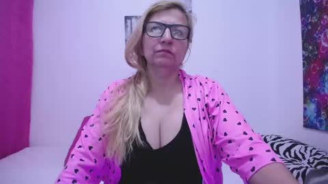 Snapshot of sara211 chatting on January 2025 01:20:02 PM sara online show from January 2025 01:20:02 PM