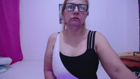 Snapshot of sara211 chatting on January 2025 01:06:02 PM sara online show from January 2025 01:06:02 PM