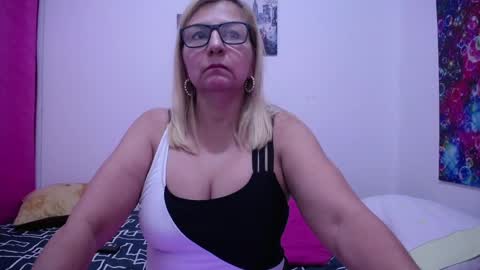 Snapshot of sara211 chatting on February 2025 01:46:02 AM sara online show from February 2025 01:46:02 AM