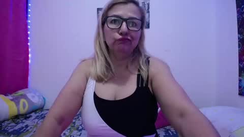 Snapshot of sara211 chatting on March 2025 12:52:01 PM sara online show from March 2025 12:52:01 PM