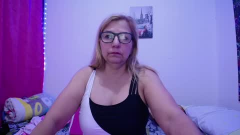 Snapshot of sara211 chatting on March 2025 12:04:02 PM sara online show from March 2025 12:04:02 PM