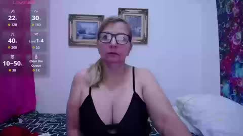 Snapshot of sara211 chatting on September 2025 03:13:01 PM sara online show from September 2025 03:13:01 PM