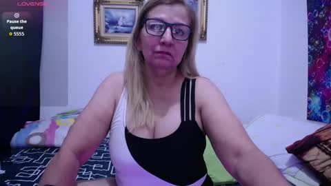 Snapshot of sara211 chatting on October 2025 03:21:02 PM sara online show from October 2025 03:21:02 PM