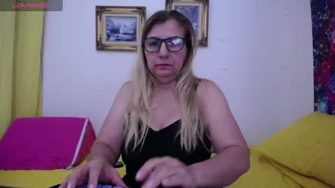 Snapshot of sara211 chatting on May 2026 01:00:01 AM sara online show from May 2026 01:00:01 AM