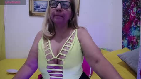 Snapshot of sara211 chatting on May 2026 02:44:02 PM sara online show from May 2026 02:44:02 PM