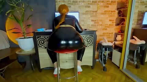 sara  foxy online show from February 2026 02:10:01 AM