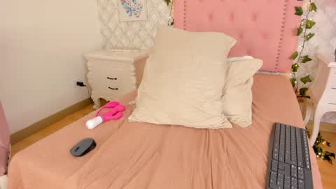 Snapshot of sara__williams chatting on January 2025 07:00:01 AM Sara online show from January 2025 07:00:01 AM