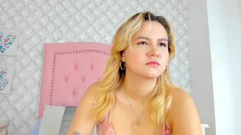 Snapshot of sara__williams chatting on February 2025 03:44:01 AM Sara online show from February 2025 03:44:01 AM