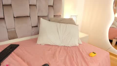 Snapshot of sara__williams chatting on February 2025 06:37:01 AM Sara online show from February 2025 06:37:01 AM