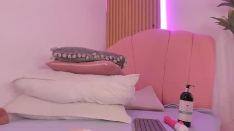 Snapshot of sara__williams chatting on September 2025 03:59:02 PM Sara online show from September 2025 03:59:02 PM