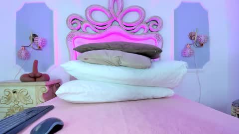 Snapshot of sara__williams chatting on December 2025 03:48:01 AM Sara online show from December 2025 03:48:01 AM