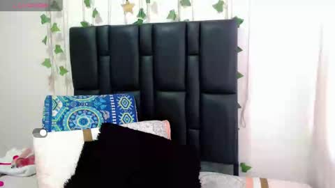 Sara  online show from September 2025 12:54:02 PM