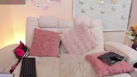 Snapshot of sara_crowe chatting on March 2025 05:16:01 AM Sara Crowe online show from March 2025 05:16:01 AM