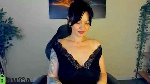 Snapshot of sara_devills chatting on May 2026 12:59:01 AM Sara online show from May 2026 12:59:01 AM
