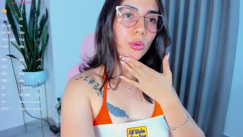 Snapshot of sara_ospina22 chatting on June 2026 11:38:02 PM Sara online show from June 2026 11:38:02 PM