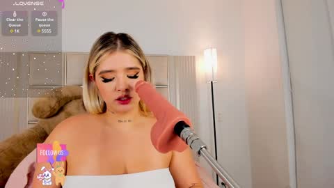 Snapshot of saraa_milleer chatting on January 2025 07:36:02 AM Sara Miller online show from January 2025 07:36:02 AM