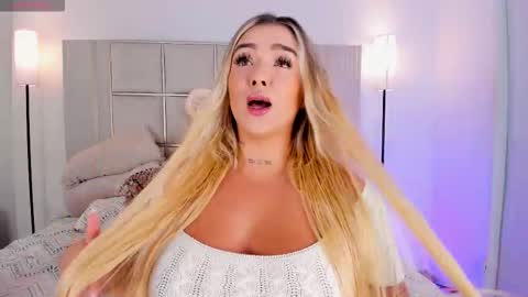 Snapshot of saraa_milleer chatting on October 2025 08:54:02 PM Sara Miller online show from October 2025 08:54:02 PM