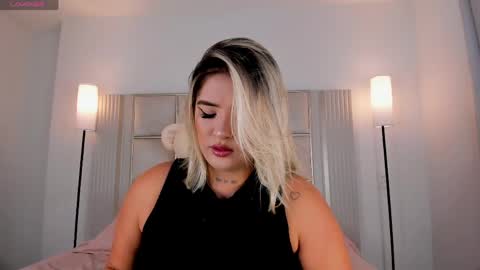 Snapshot of saraa_milleer chatting on May 2026 11:35:01 PM Sara Miller online show from May 2026 11:35:01 PM