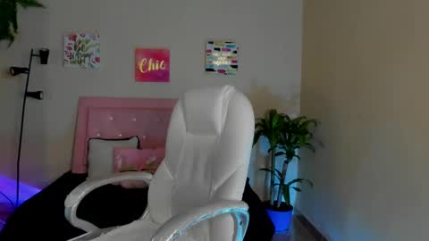 Sarah Ramirez online show from February 2025 11:39:02 AM