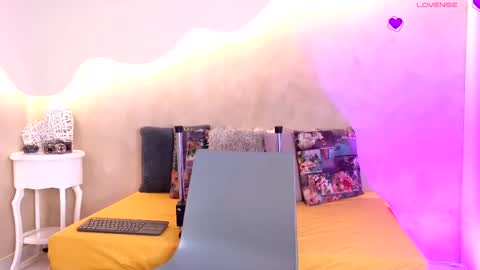 saraaguzman online show from October 2025 07:56:01 PM