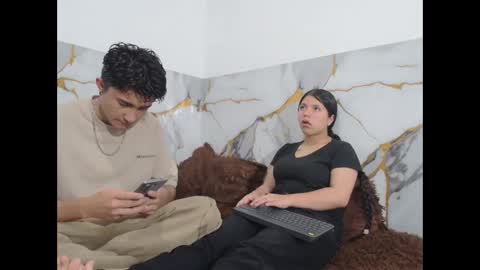 sara and thomas online show from November 2025 10:09:02 PM