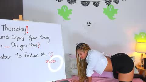 sarah  cinnamon online show from October 2025 07:58:02 PM