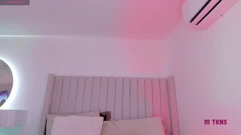 Sarah Bonneth online show from November 2025 11:56:02 AM