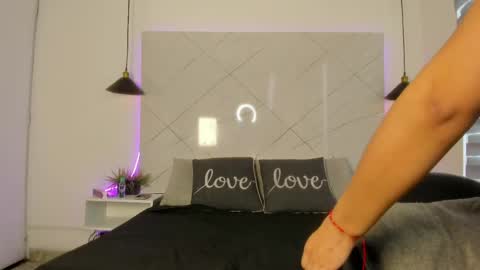 sarah_collens_ online show from May 2026 12:46:02 PM