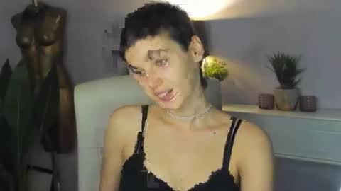 Snapshot of sarah_desire01 chatting on October 2025 01:45:01 PM Sarah online show from October 2025 01:45:01 PM