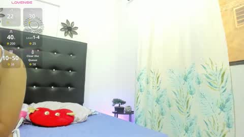 sarah_lowee online show from September 2025 06:22:02 PM