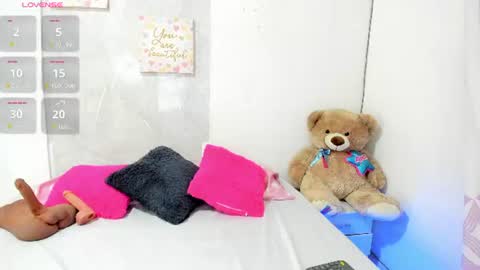 Snapshot of sarah_lowee chatting on July 2026 06:24:02 PM sarah_lowee online show from July 2026 06:24:02 PM