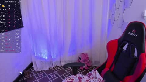 Snapshot of sarah_t_ chatting on May 2026 08:48:01 PM Sarah online show from May 2026 08:48:01 PM