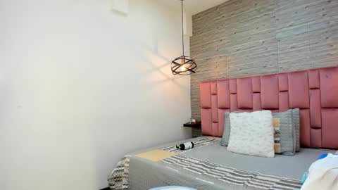 Sarah Deyvis online show from February 2025 04:46:01 PM