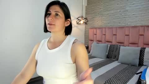 Sarah Deyvis online show from February 2025 02:08:01 PM